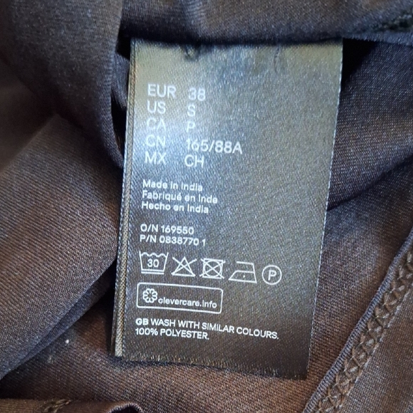 Divided Floral ON/Off ShoulderBlouse in BlK/Pink. Size SMALL - Picture 8 of 8